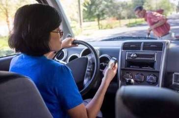 How To Avoid Distracted Driving Accidents 4 Tips To Follow