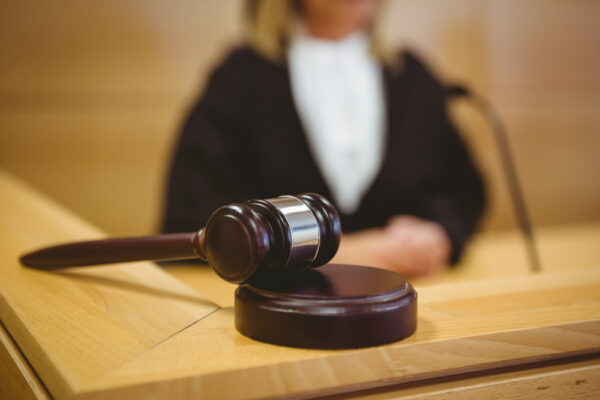 Settling vs. Going to Court Pros and Cons of Each Option